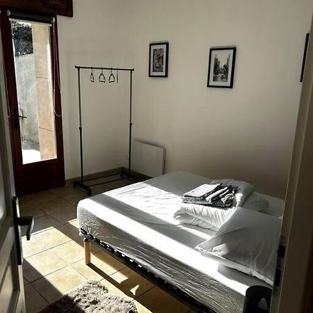 Superbe Appartement Dans Un Mas Nîmes Exterior foto