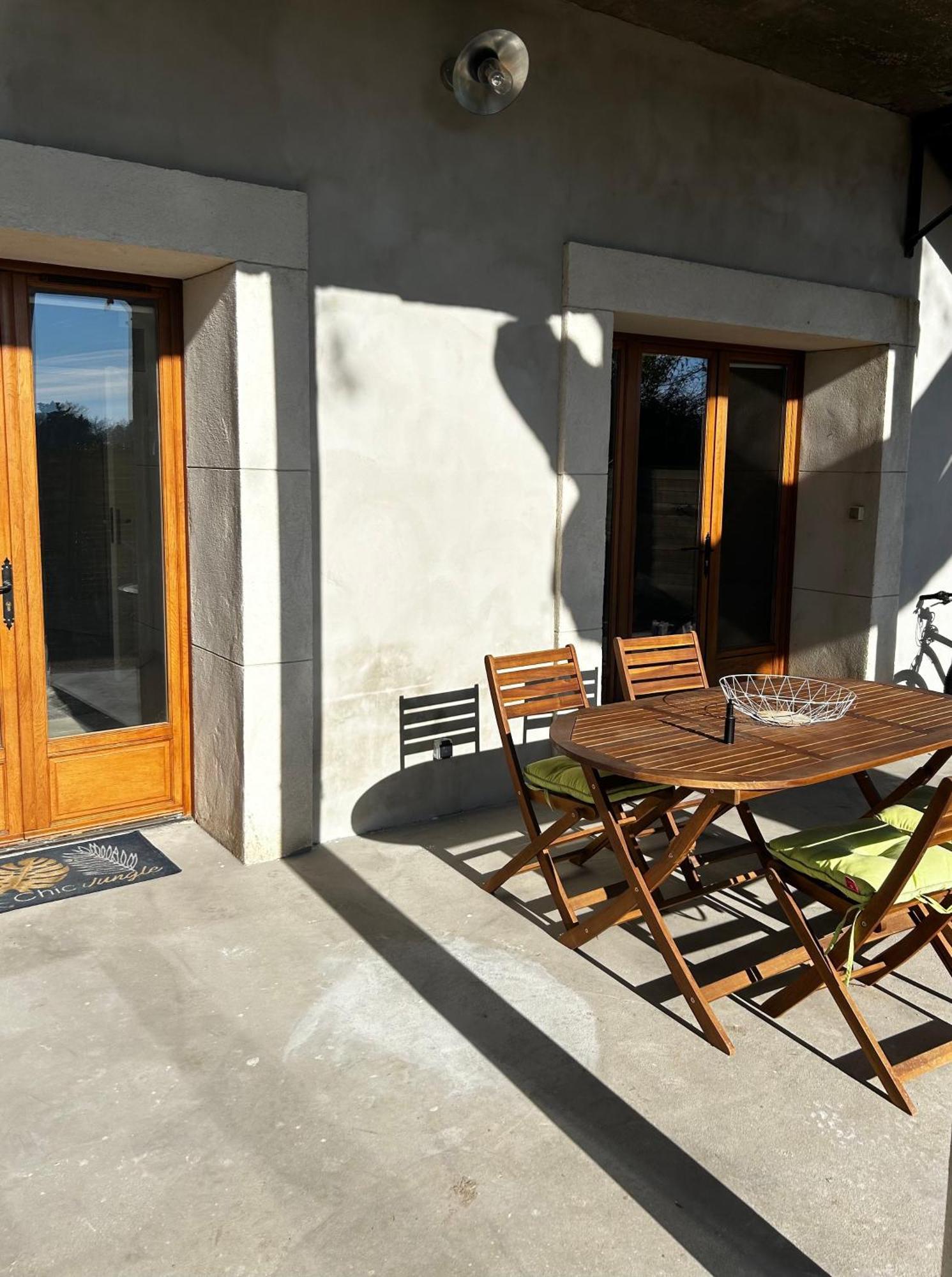 Superbe Appartement Dans Un Mas Nîmes Exterior foto