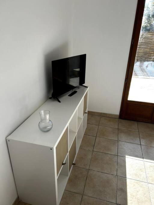 Superbe Appartement Dans Un Mas Nîmes Exterior foto