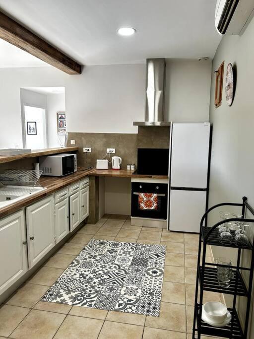 Superbe Appartement Dans Un Mas Nîmes Exterior foto